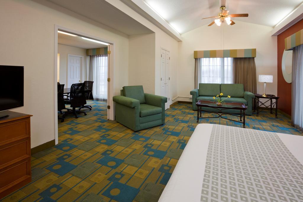 La Quinta Inn Chicago Oakbrook Terrace Exterior photo