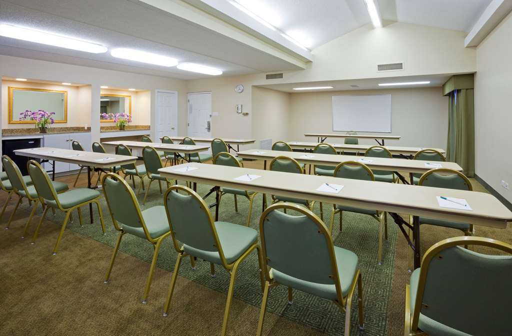 La Quinta Inn Chicago Oakbrook Terrace Facilities photo