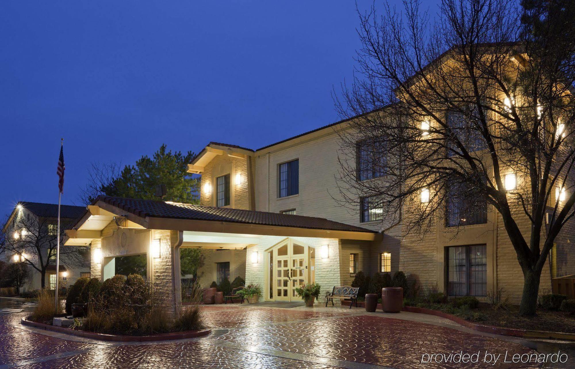 La Quinta Inn Chicago Oakbrook Terrace Exterior photo