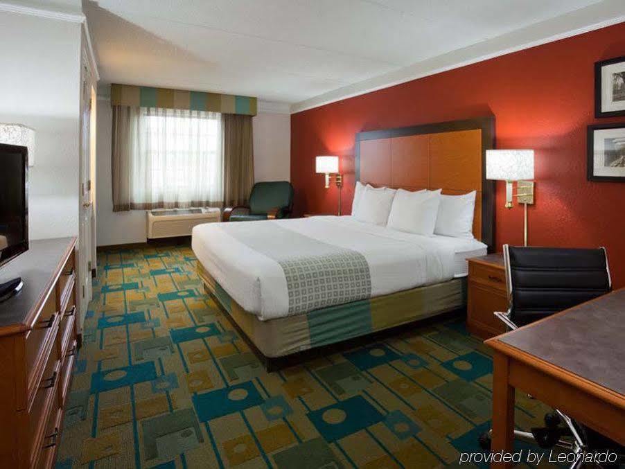 La Quinta Inn Chicago Oakbrook Terrace Exterior photo